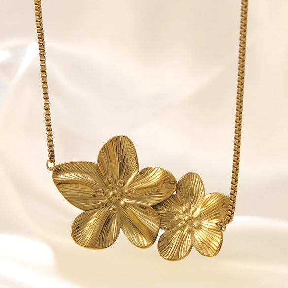 Wholesale Stainless Steel 18K Goldplated Fivepetal Flower Necklace For Women