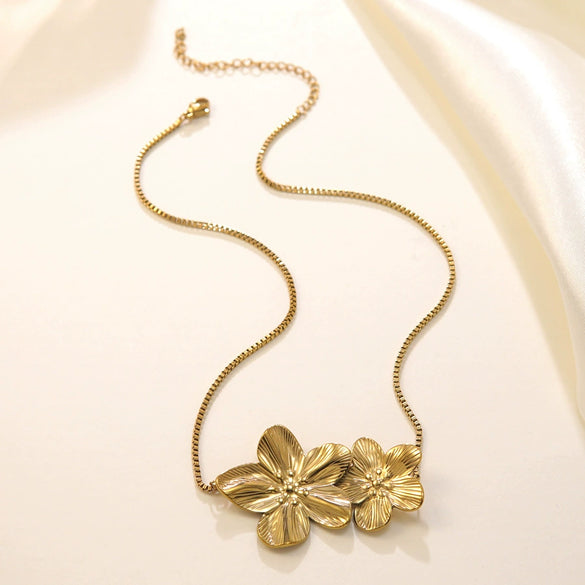 Wholesale Stainless Steel 18K Goldplated Fivepetal Flower Necklace For Women