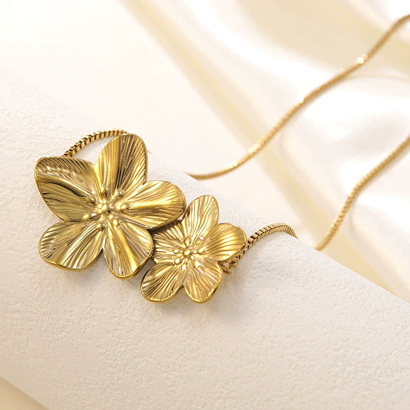 Wholesale Stainless Steel 18K Goldplated Fivepetal Flower Necklace For Women