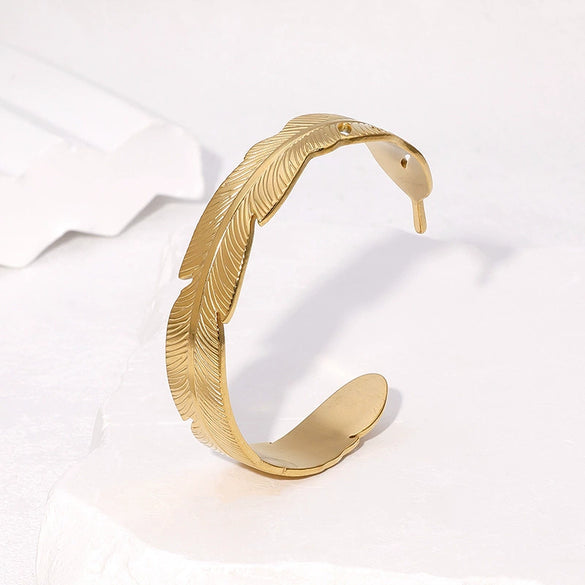 Wholesale Stainless Steel 18K Goldplated Leaf Design Open Bracelet Simple Style Accessories