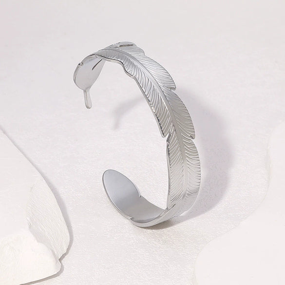 Wholesale Stainless Steel 18K Goldplated Leaf Design Open Bracelet Simple Style Accessories