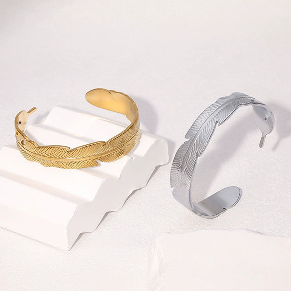 Wholesale Stainless Steel 18K Goldplated Leaf Design Open Bracelet Simple Style Accessories
