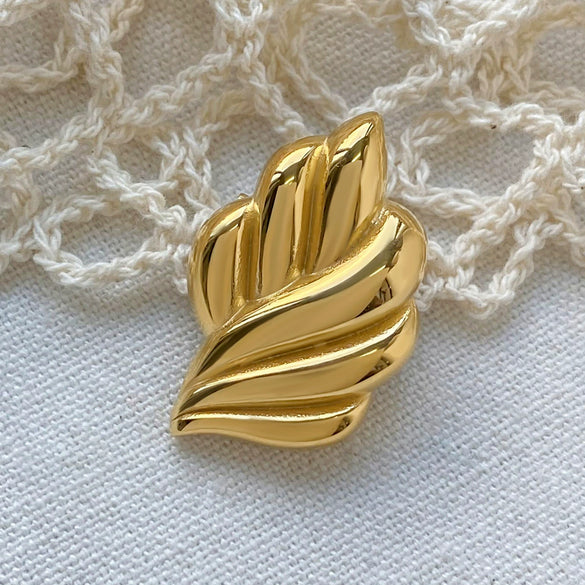 Wholesale Stainless Steel Leaf Brooch With Antirunning Safety Buckle For Women Electroplated Clothing Pin Accessories