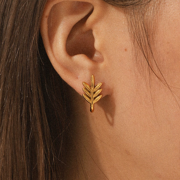 Wholesale Stainless Steel Leaf Earrings Real Goldplated Vacuum Plated Light Luxury Style