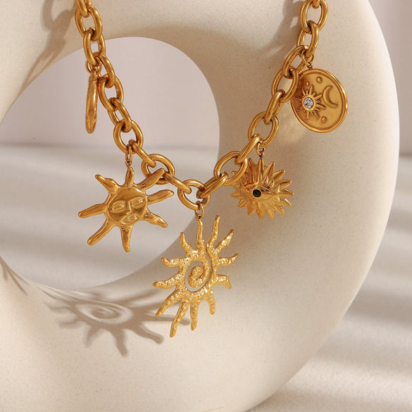 Wholesale Stainless Steel Light Luxury Geometric Oshaped Chain Sun Pendant Necklace For Women Electroplated