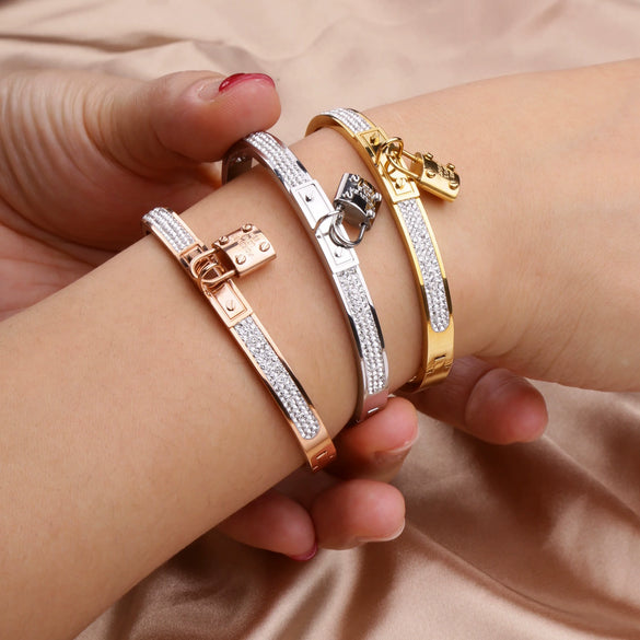 Wholesale Stainless Steel Lock Bag Bracelet With Rose Gold Electroplating For Female Light Luxury Style