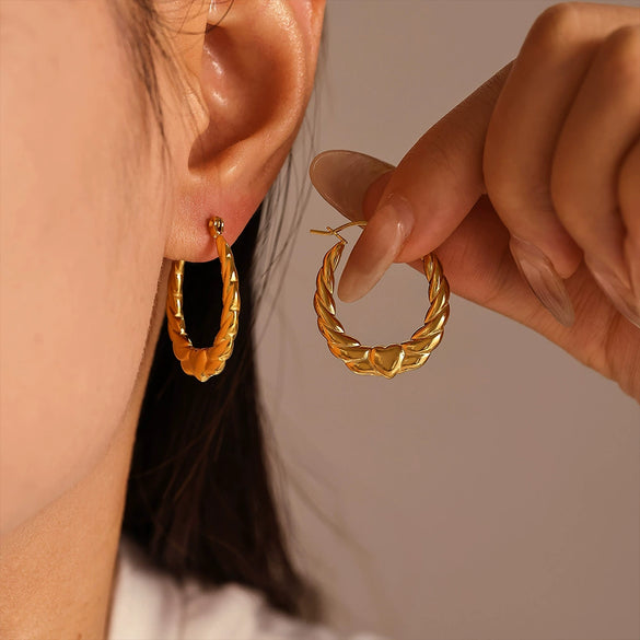 Wholesale Stainless Steel Love Thread Heart Geometric Earrings Plated With Gold