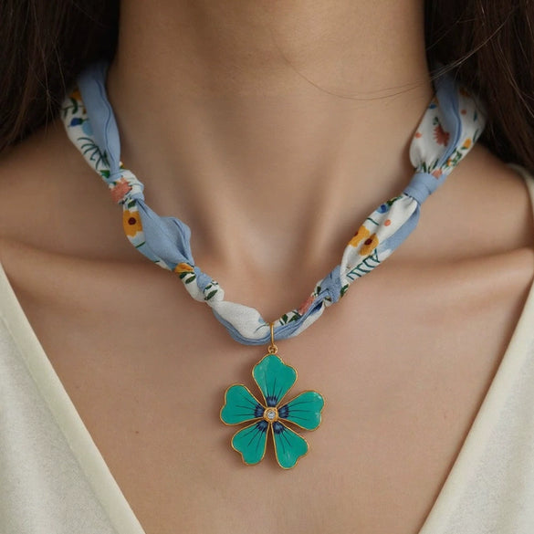 Wholesale Stainless Steel Minimalist Style Flower Pendant Rope Necklace With Electroplating For Women