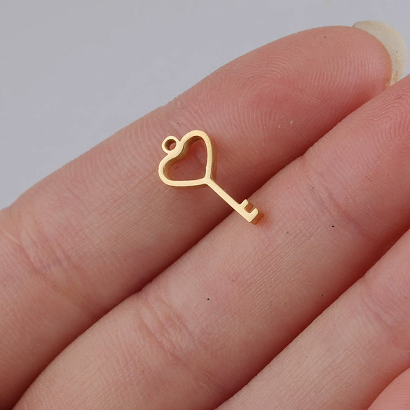Wholesale Stainless Steel Mirror Finish Polishing Hollow Love Key Peach Heart Concentric Lock Lovers Necklace Pendant Jewelry Accessories