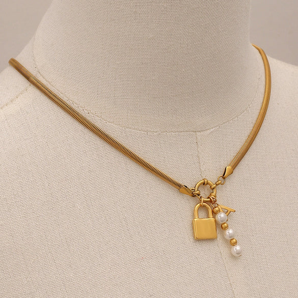 Wholesale Stainless Steel Pearl Letter Pendant Necklace For Women With Electroplating Styling With Letters Numbers Text