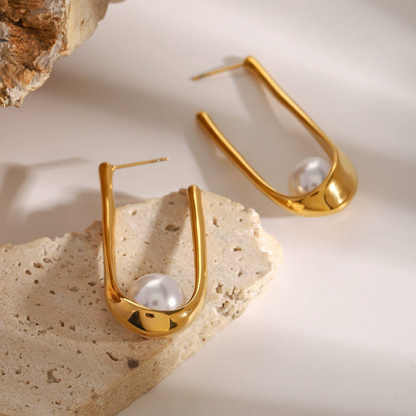 Wholesale Stainless Steel Pearl Ushaped Design Women's Earrings With Electroplating Treatment