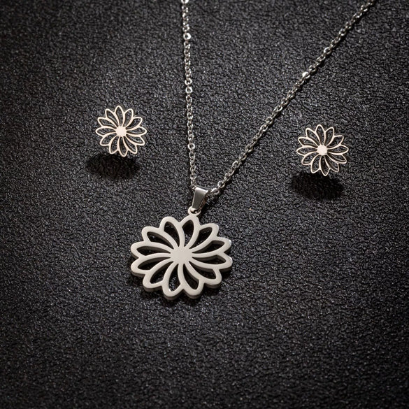 Wholesale Stainless Steel Plant Flower Palm Leaf Pendant Earrings Three Piece Set With Electroplating For Women Autumn And Winter 2024