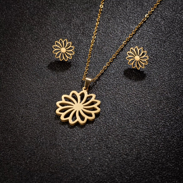 Wholesale Stainless Steel Plant Flower Palm Leaf Pendant Earrings Three Piece Set With Electroplating For Women Autumn And Winter 2024