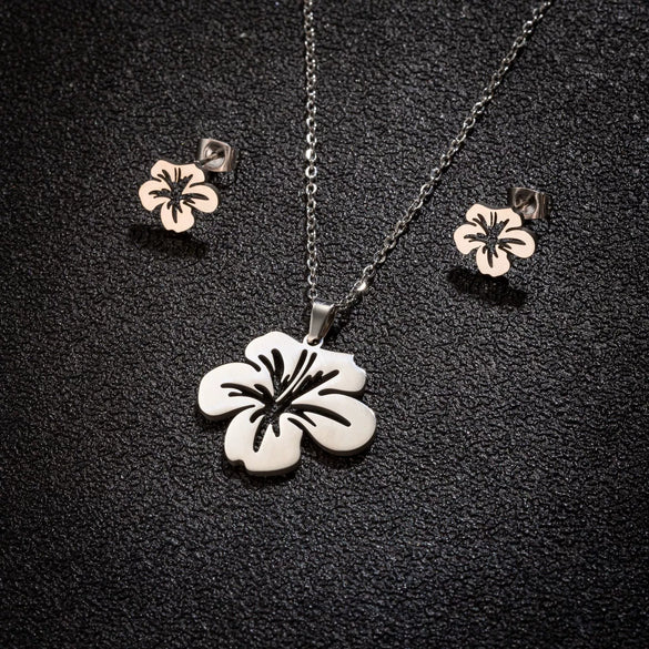 Wholesale Stainless Steel Plant Flower Palm Leaf Pendant Earrings Three Piece Set With Electroplating For Women Autumn And Winter 2024