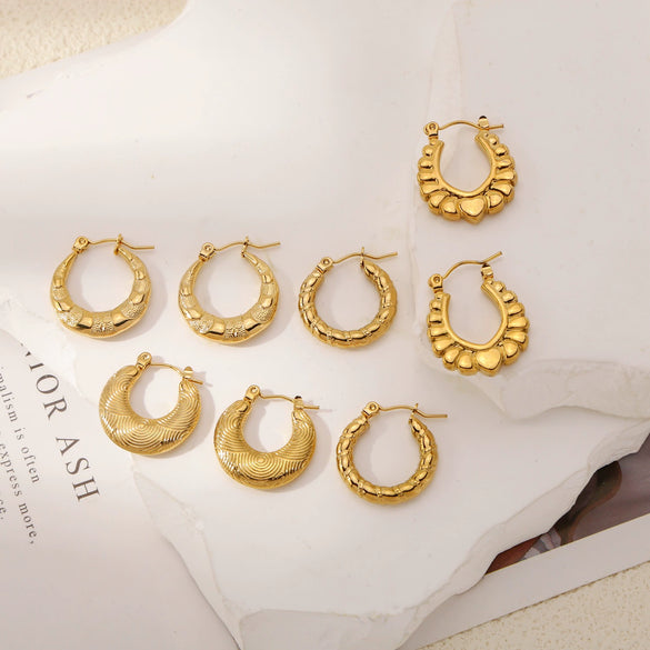 Wholesale Stainless Steel Retro Fashion Plant Flowers Pattern Electroplated Women's Ear Buckles