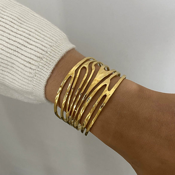 Wholesale Stainless Steel Retro Geometric Irregular Lines Hollow Bracelet With 18K Gold Electroplating For Women