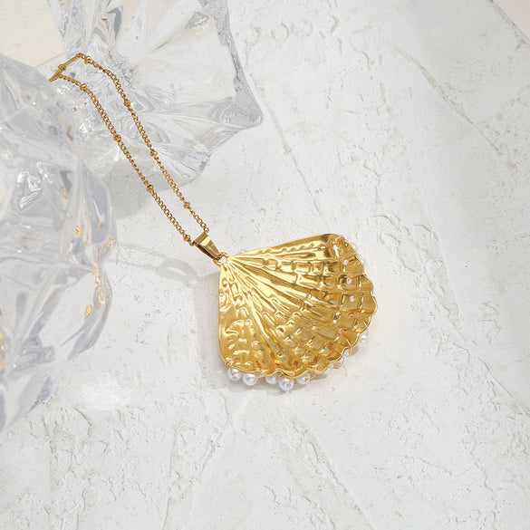Wholesale Stainless Steel Retro Geometric Pearl Embellished Electroplated Necklace For Women