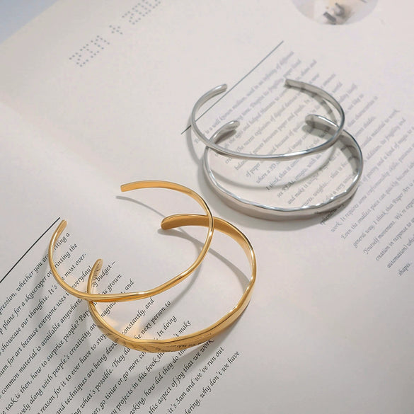 Wholesale Stainless Steel Retro Wave Opening Bracelet With Electroplating Fashion Jewelry