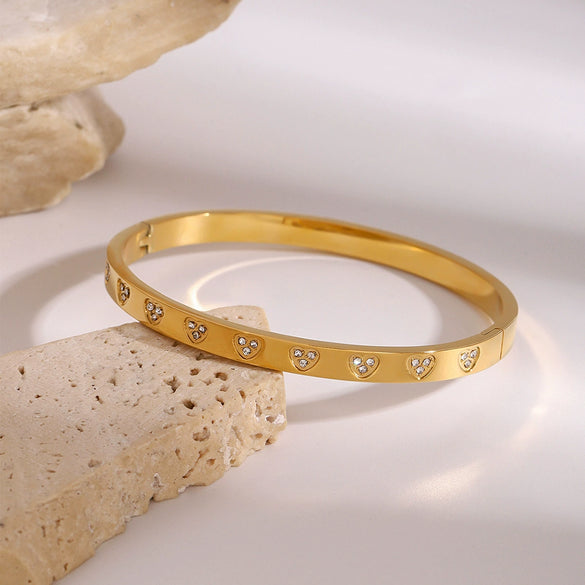 Wholesale Stainless Steel Rhinestone Love Shaped Bracelet With Electroplating