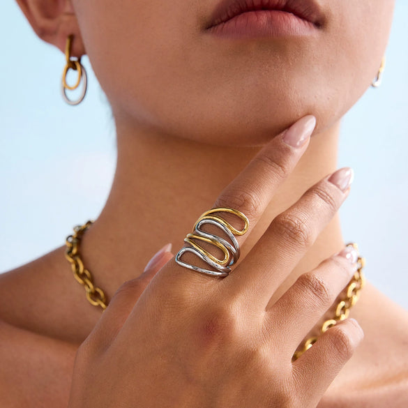 Wholesale Stainless Steel Ring For Women With Geometric Pattern And 18K Gold Plated Electroplating Niche Design Line Color Matching