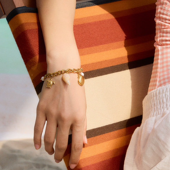 Wholesale Stainless Steel Shell Bracelet With Geometric Design Electroplated For Women Light Luxury High End Sense No Fading