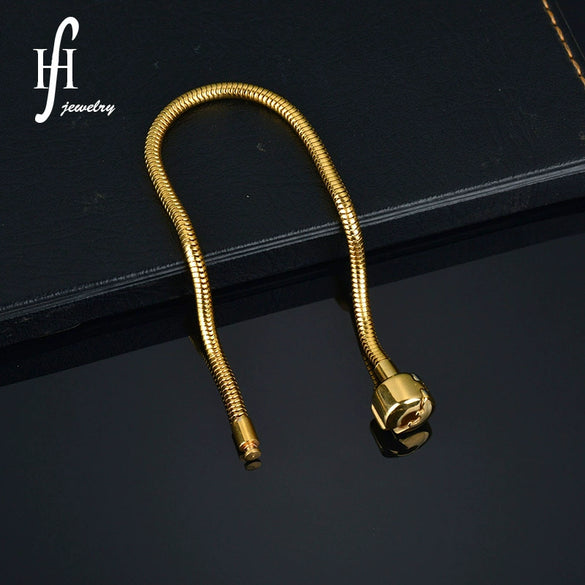 Wholesale Stainless Steel Simple Geometric Style Snake Bone Chain Bracelet With Pendant Beads And Electroplating Treatment For Women