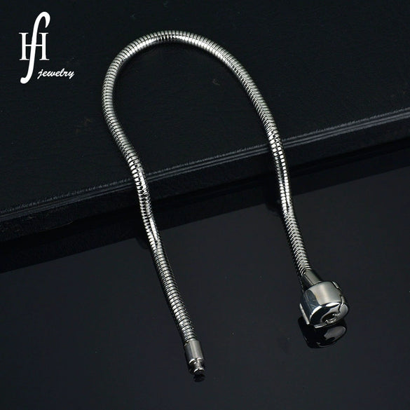 Wholesale Stainless Steel Simple Geometric Style Snake Bone Chain Bracelet With Pendant Beads And Electroplating Treatment For Women