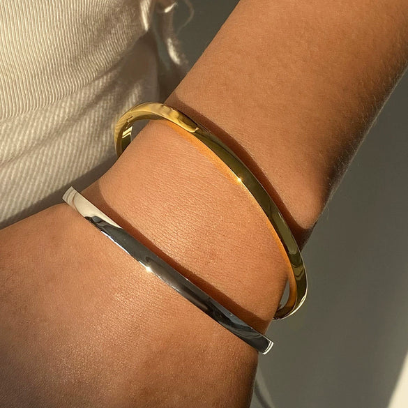 Wholesale Stainless Steel Smooth Buckle Plain Ring Bracelet With Geometric Design And Electroplating