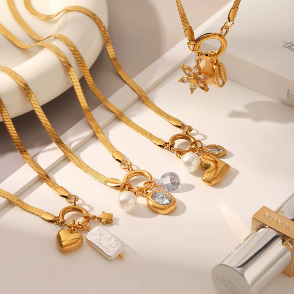 Wholesale Stainless Steel Snake Chain Necklace With Heartshaped Pendant And Pvd Vacuum Plating Inlay For Women