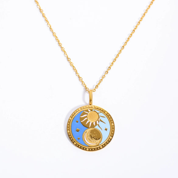 Wholesale Stainless Steel Tarot Card Round Pendant Necklace With Real Gold Plated Color Preserving Retro Style Electroplating Treatment