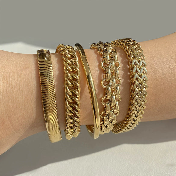 Wholesale Stainless Steel Wide Surface Bracelet With Geometric Pattern In Simple Style Pvd Vacuum Furnace Electroplated For Women