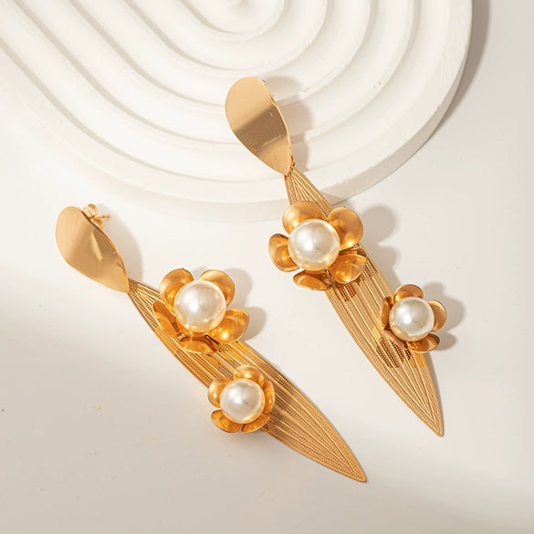 Wholesale Stainless Steel Women's Geometric Small Flower Leaf Shape Earrings With Electroplating