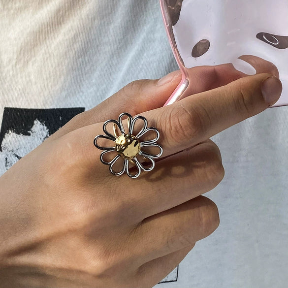 Wholesale Stainless Steel Women's Ring With Geometric Pattern Color Matching Flower Design And Electroplating