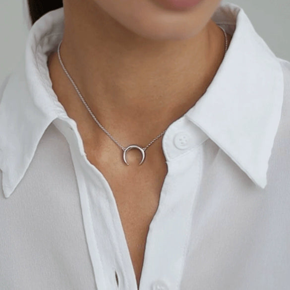 Wholesale 925 Sterling Silver Moonshaped Clavicle Chain For Women Seiko Ins Style Highend Sweater Chain