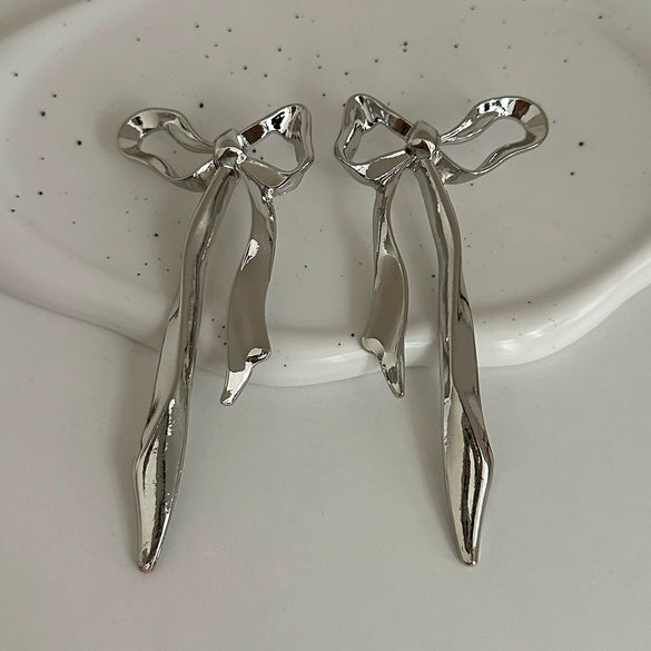 Wholesale Stud Earrings Zinc Alloy Geometric Irregular Fold Corrugated Smooth Petal Bow Style With Stainless Steel Ear Needles And Electroplating