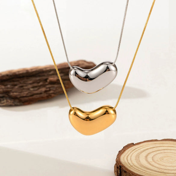 Wholesale Sweet Heartshaped Electroplated Titanium Steel Snake Bone Necklace For Women