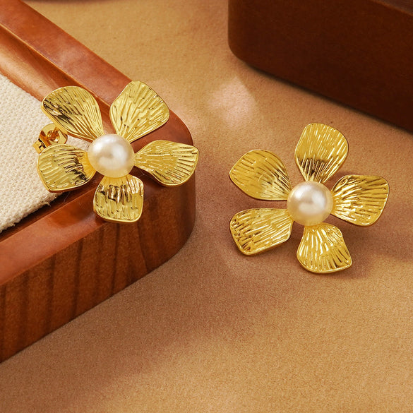 Wholesale Sweet Style Stamped Fiveleaf Flower Stainless Steel Earrings Inlaid With White Beads For Women