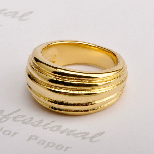 Wholesale Threaded Finger Ring Titanium Steel 18K Gold Plated Personality Flower Design