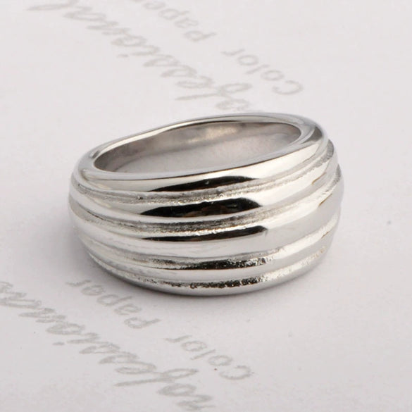 Wholesale Threaded Finger Ring Titanium Steel 18K Gold Plated Personality Flower Design