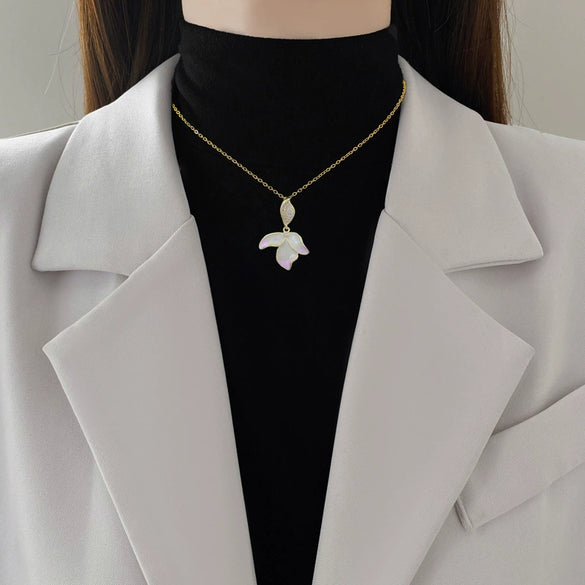 Wholesale Titanium Steel And Copper Geometric Pendant Women's Allmatch Clavicle Necklace With Zircon And Drop Oil Flower Design
