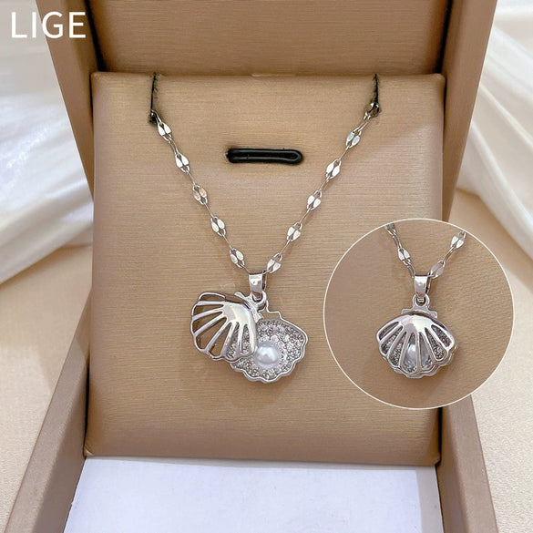 Wholesale Titanium Steel And Copper Necklace With Geometric Pattern Diamond And Micro Zircon Gold Plated Pendant