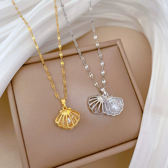 Wholesale Titanium Steel And Copper Necklace With Geometric Pattern Diamond And Micro Zircon Gold Plated Pendant