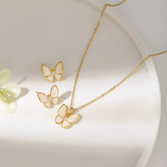Wholesale Titanium Steel And Copper Ochain Necklace With Butterfly Shell Pendant For Women Fashion Simple Style Electroplated