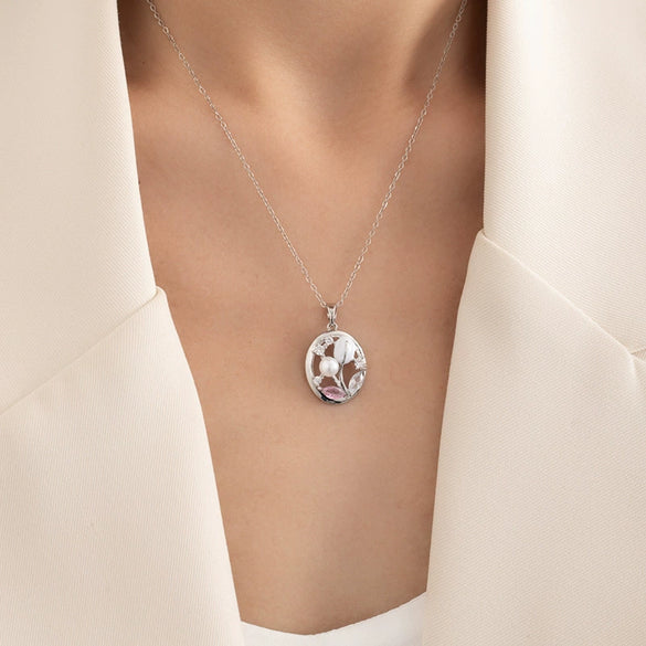 Wholesale Titanium Steel And Copper Women's Vintagestyle Threedimensional Flower Pendant Necklace With Embossed Design And Electroplating