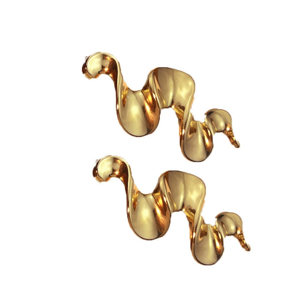 Wholesale Titanium Steel And Stainless Steel Irregular Wave And Heart Shape Earrings With Electroplating Light Luxury Style