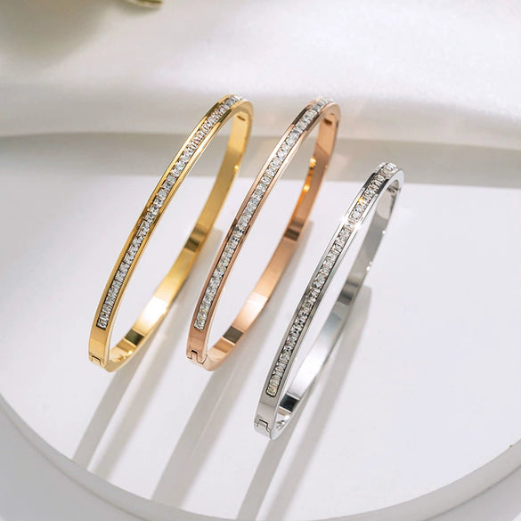 Wholesale Titanium Steel Baby's Breath Star Bracelet For Women With Nonfading Electroplating And Light Luxury Niche Design