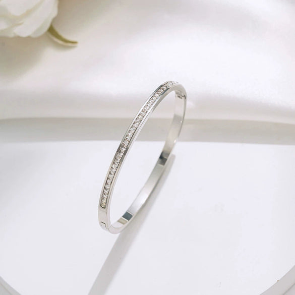 Wholesale Titanium Steel Baby's Breath Star Bracelet For Women With Nonfading Electroplating And Light Luxury Niche Design