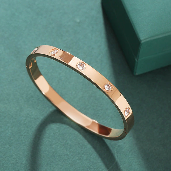 Wholesale Titanium Steel Baby's Breath Star Bracelet For Women With Nonfading Electroplating And Light Luxury Niche Design