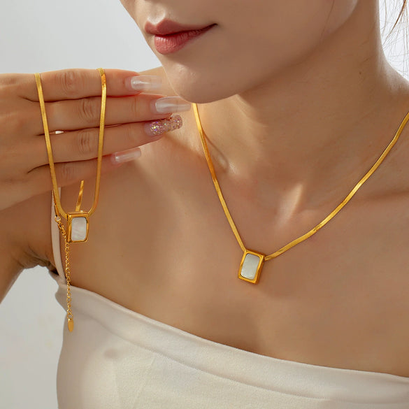 Wholesale 316L Stainless Steel Blade Chain Necklace With Geometric Inlay White Shell Pendant French Retro Style Electroplating Process For Women