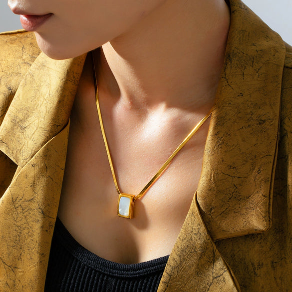 Wholesale 316L Stainless Steel Blade Chain Necklace With Geometric Inlay White Shell Pendant French Retro Style Electroplating Process For Women